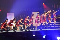 モーニング娘。「モーニング娘。コンサートツアー2013秋 ～CHANCE!～」ライブの様子。