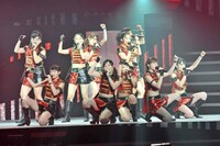 モーニング娘。「モーニング娘。コンサートツアー2013秋 ～CHANCE!～」ライブの様子。