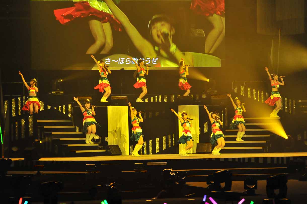 モーニング娘。「モーニング娘。コンサートツアー2013秋 ～CHANCE!～」ライブの様子。