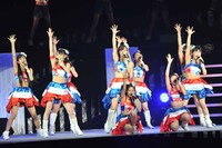 モーニング娘。「モーニング娘。コンサートツアー2013秋 ～CHANCE!～」ライブの様子。