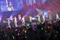 モーニング娘。「モーニング娘。コンサートツアー2013秋 ～CHANCE!～」ライブの様子。