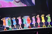 モーニング娘。「モーニング娘。コンサートツアー2013秋 ～CHANCE!～」ライブの様子。