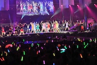 モーニング娘。「モーニング娘。コンサートツアー2013秋 ～CHANCE!～」ライブの様子。