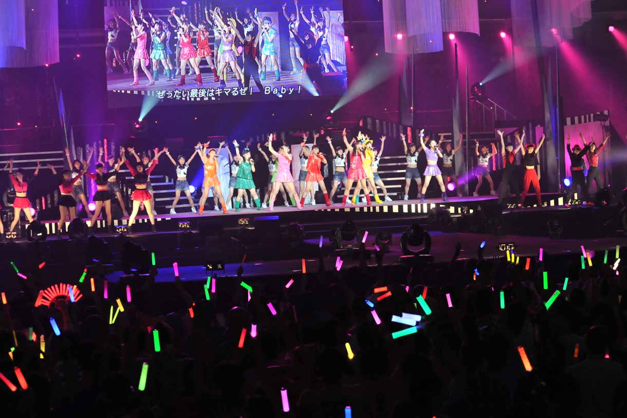 モーニング娘。「モーニング娘。コンサートツアー2013秋 ～CHANCE!～」ライブの様子。