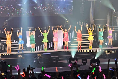 モーニング娘。「モーニング娘。コンサートツアー2013秋 ～CHANCE!～」ライブの様子。