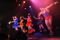 チームしゃちほこ×ゴンゾーのコラボレーション。