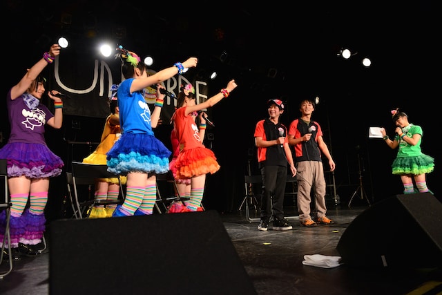 「やっぱアオキーズだなー！」と広報にコビを売るチームしゃちほこ。