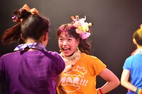 大黒柚姫を見つめ合う伊藤千由李。