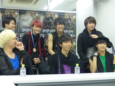 超特急のUstream配信中の様子。