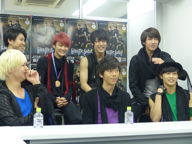 超特急のUstream配信中の様子。