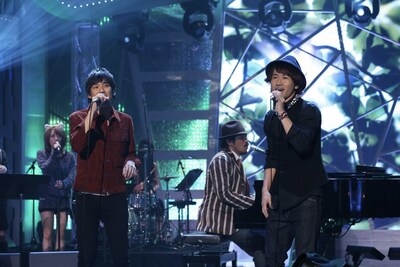 スタジオライブ収録中のスキマスイッチとナオト・インティライミ。