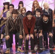 収録後の記念撮影の様子。