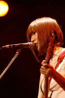 黒木渚「黒木渚 2nd Single はさみ RELEASE ONEMAN TOUR『やわらかなハサミ』」東京キネマ倶楽部公演の様子。