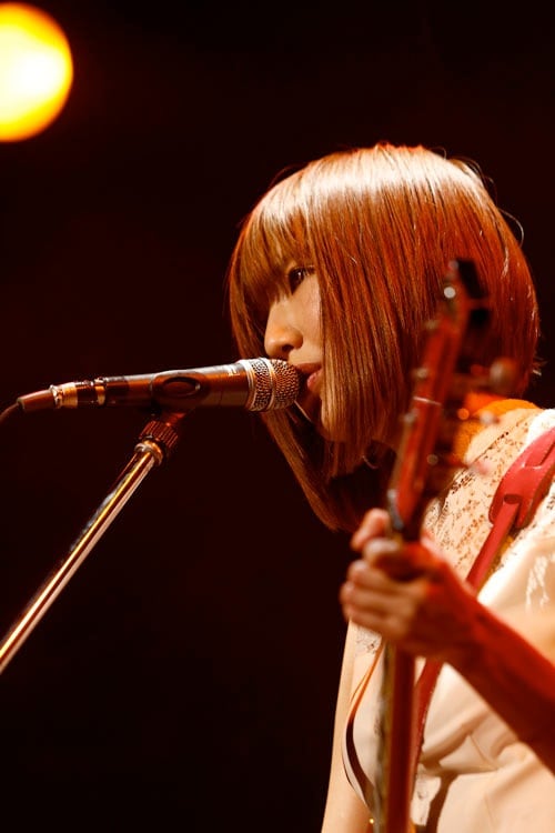 黒木渚「黒木渚 2nd Single はさみ RELEASE ONEMAN TOUR『やわらかなハサミ』」東京キネマ倶楽部公演の様子。