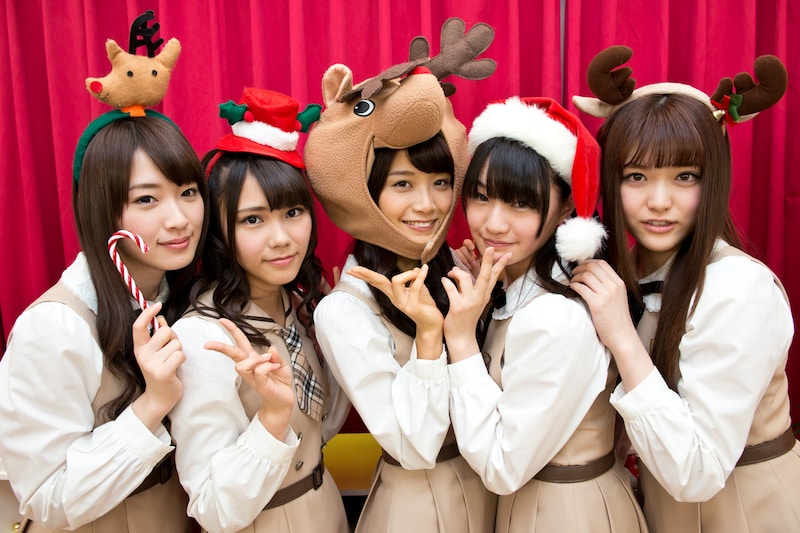 乃木坂46。左から高山一実、川後陽菜、深川麻衣、中田花奈、松村沙友理。