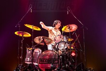 吉田佳史（Dr）。写真は「TRICERATOPS WINTER TOUR 2013」最終公演より。 （撮影：山本倫子）