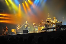 TK from 凛として時雨のライブの様子。