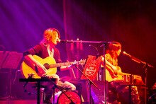 GLAY「GLAY CHRISTMAS SHOW 2013 Winter ACOUSTIC MILLION DOLLAR NIGHT」EX THEATER ROPPONGI公演の様子。