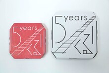 くるり「最後のメリークリスマス」ボックス（左）と前作「Remember me」ボックス（右）の大きさ比較。