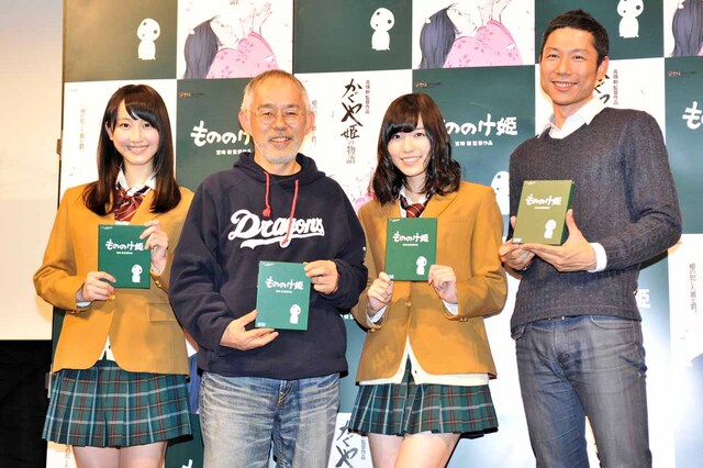 左から松井玲奈、鈴木敏夫プロデューサー、松井珠理奈、西村義明プロデューサー。