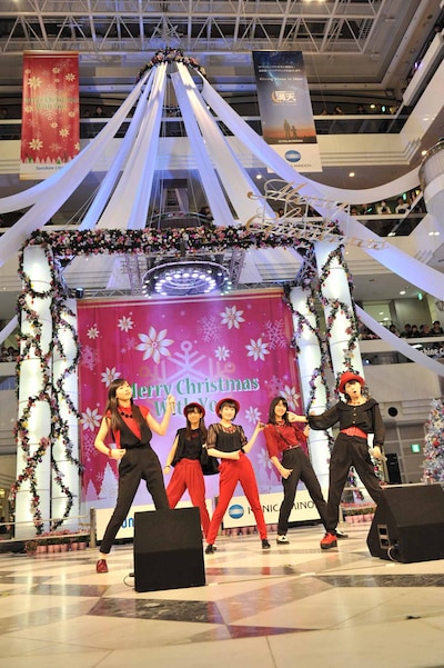 Juice=Juice「イジワルしないで 抱きしめてよ / 初めてを経験中」発売記念イベントの様子。