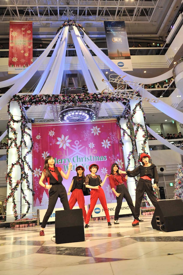 Juice=Juice「イジワルしないで 抱きしめてよ / 初めてを経験中」発売記念イベントの様子。