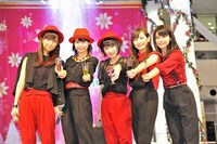 マジックが成功し乾杯するJuice=Juice。