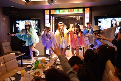 でんぱ組.inc「W.W.D II 初回限定ナゾカラ盤 発売記念キャンペーン」カラオケイベントの様子。