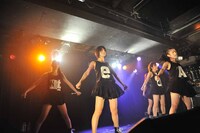 ひめキュンフルーツ缶 定期公演「大江戸アイドロール！壱の十三」の様子。