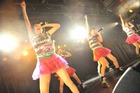 ひめキュンフルーツ缶 定期公演「大江戸アイドロール！壱の十三」の様子。