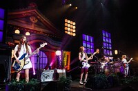 SCANDAL「SCANDAL HALL TOUR 2013『STANDARD』」東京・東京国際フォーラム ホールA公演の様子。