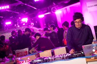 tofubeats「MUSIC FRIDAY on Google+ | YouTube」出演時の様子。