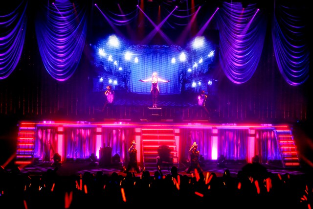 VALSHE「OVER THE HORIZON FIRST CONTACT "LIVE THE JOKER 2013"」東京・赤坂ACTシアター公演の様子。