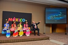 カンクンの美しさに見とれるチームしゃちほこ。