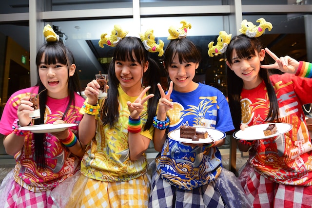 レセプションパーティを楽しむチームしゃちほこ。