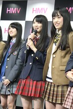 左から咲良菜緒、秋本帆華、伊藤千由李。