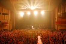 aiko「Love Like Pop vol.16 ～15th Anniversary～」東京・NHKホール、7月20日公演の様子。