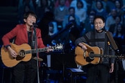 桜井和寿(Mr.Children)と小田和正 (c)TBS