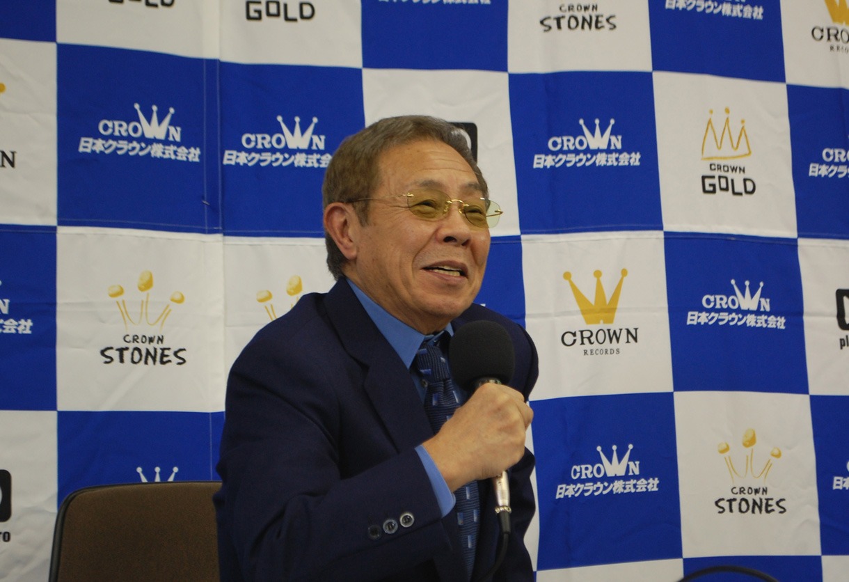 本日12月5日の記者会見で受け答えをする北島三郎。
