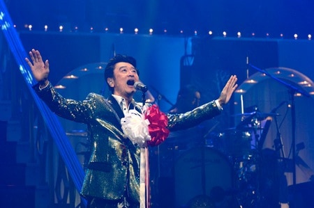 桑田佳祐「Act Against AIDS 2013 桑田佳祐『昭和八十八年度！ 第二回ひとり紅白歌合戦』」の様子。