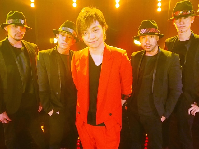 三浦大知（中央）