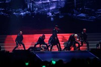 B.A.P「B.A.P 1st Japan Tour : WARRIOR Begins」国立代々木競技場第一体育館公演の様子。（Photo by Ogata Takao,Kwon jjeary）