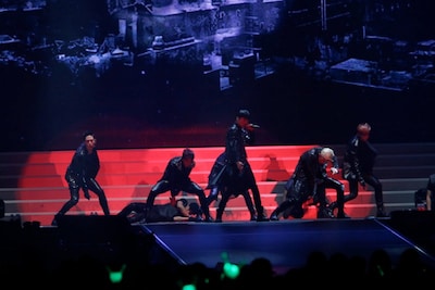B.A.P「B.A.P 1st Japan Tour : WARRIOR Begins」国立代々木競技場第一体育館公演の様子。（Photo by Ogata Takao,Kwon jjeary）