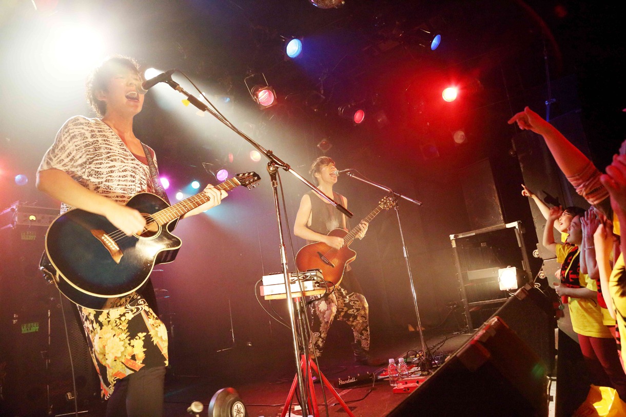 10月4日に東京・渋谷TAKE OFF7で行われたワンマンライブの様子。