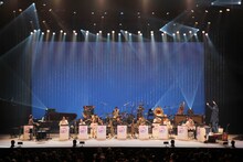 大友良英 ＆「あまちゃん」スペシャルビッグバンド「大友良英 ＆『あまちゃん』スペシャルビッグバンド コンサート」東京・NHKホール公演の模様。