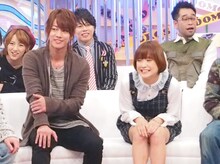 前列左から佐藤健、大原櫻子。