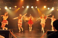 LinQ「この5人が秋葉原で何ができるか？公演」の様子。