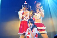 左奥から舞川あや、原直子、木村早希。