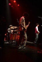 ペトロールズ「Touch Me トーキョー」の様子。