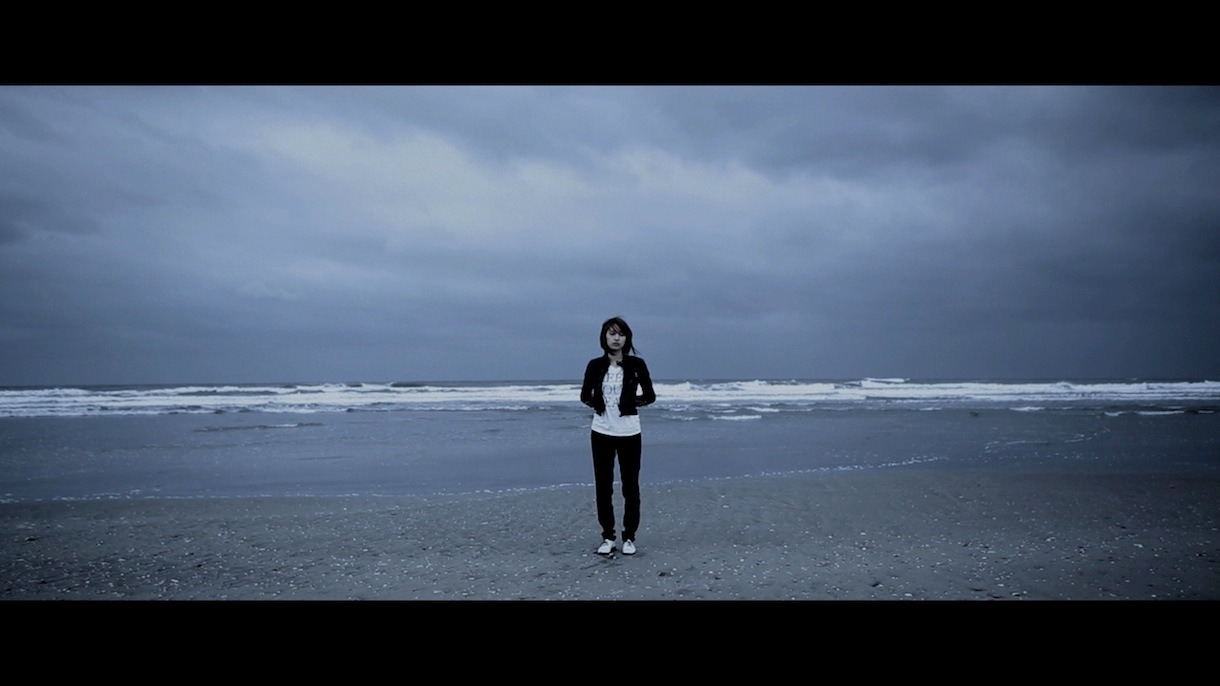RUDE GALLERY「One」イメージムービーのワンシーン。